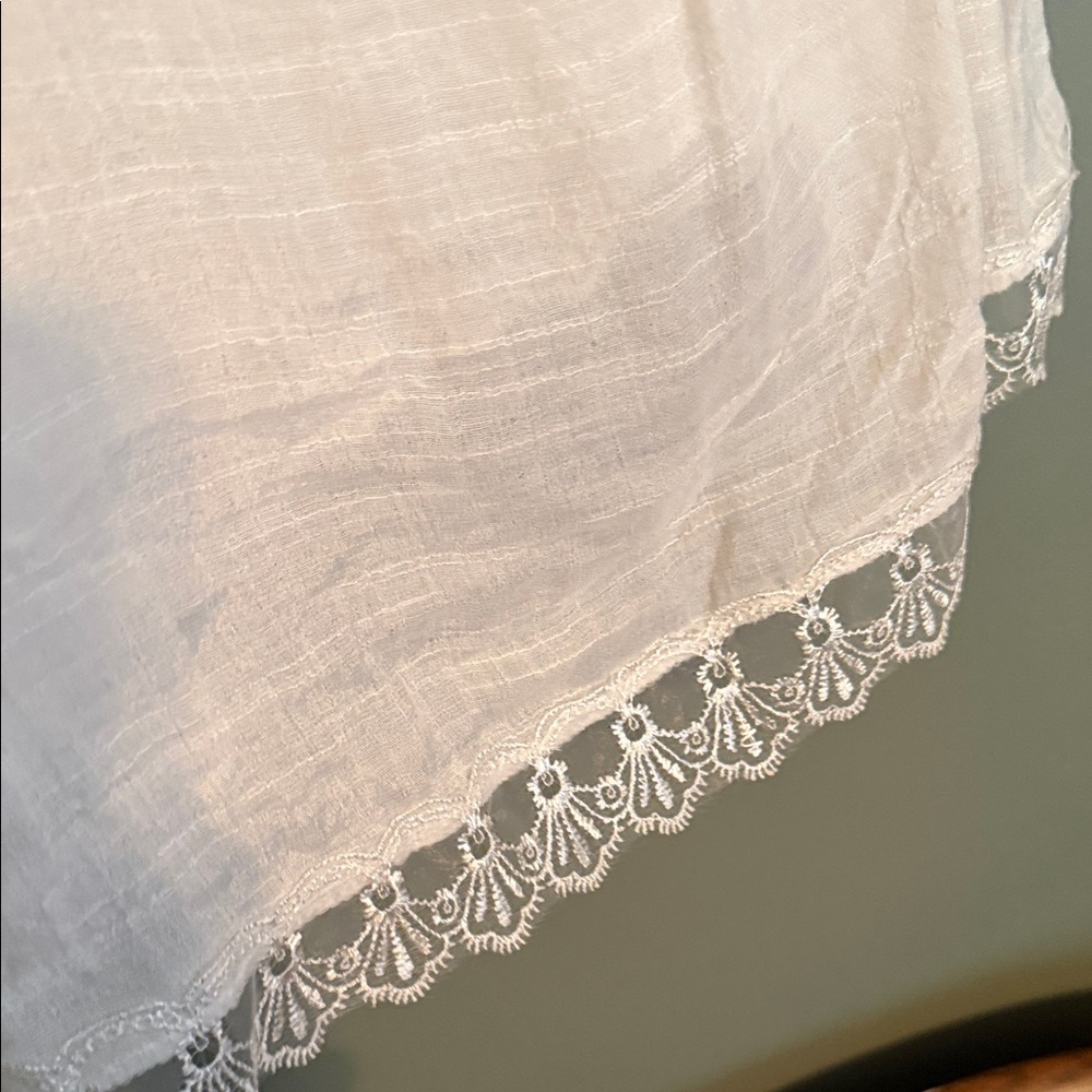 White Lace Trim Sleeveless Top - Picture 10 of 10